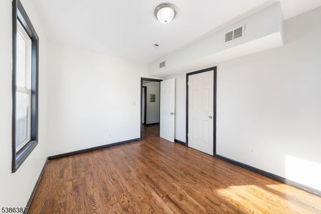 220 Brookdale Ave, Newark City, NJ 07106