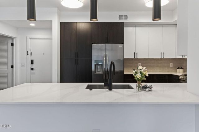 615 W Peace Street 203, Raleigh, NC 27605