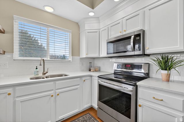 3748 W ELK PARK CT, South Jordan, UT 84095