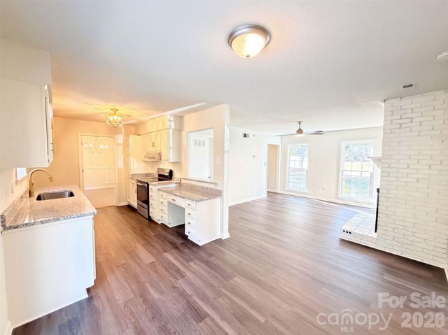 8431 Mission Hills Road, Charlotte, NC 28227