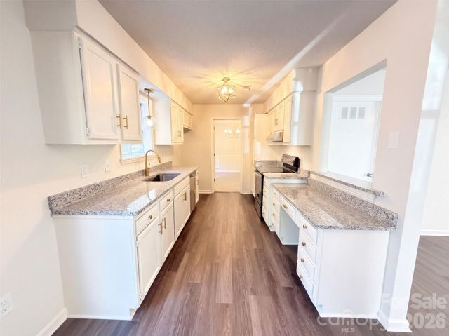 8431 Mission Hills Road, Charlotte, NC 28227