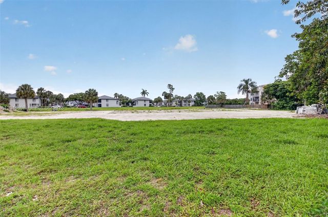 22962 Camino Del Mar, Boca Raton, FL 33433