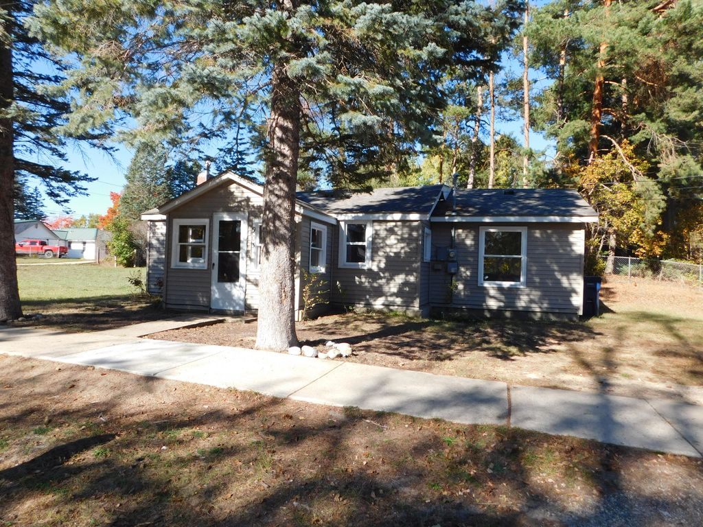903 Ottawa Street, Grayling, MI 49738