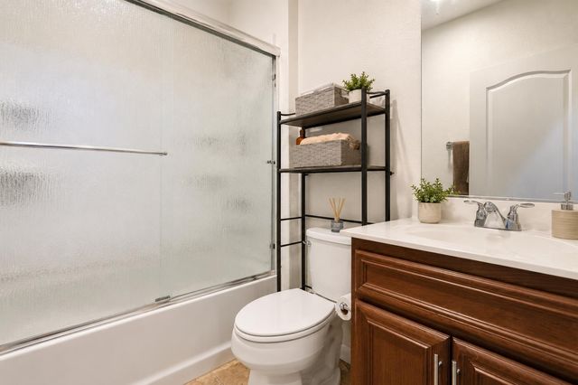 2049 Avignon Ln, Roseville, CA 95747
