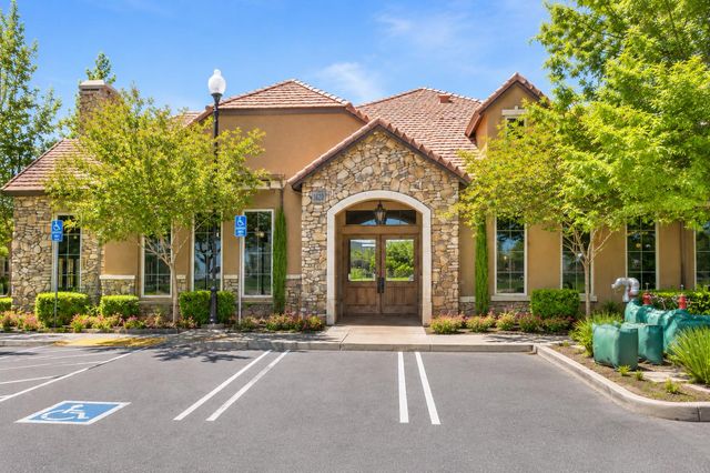 2049 Avignon Ln, Roseville, CA 95747
