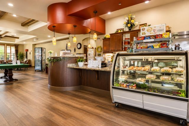 2049 Avignon Ln, Roseville, CA 95747