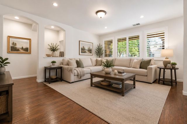 2049 Avignon Ln, Roseville, CA 95747