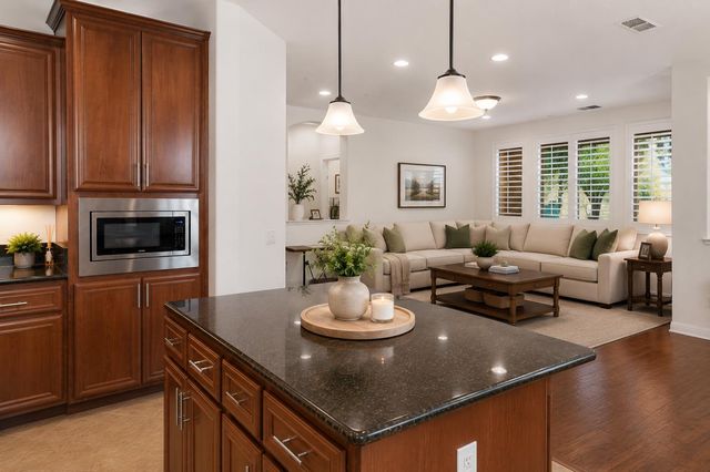 2049 Avignon Ln, Roseville, CA 95747
