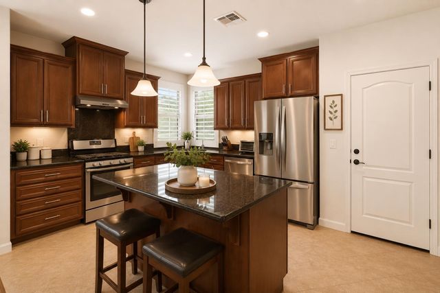 2049 Avignon Ln, Roseville, CA 95747