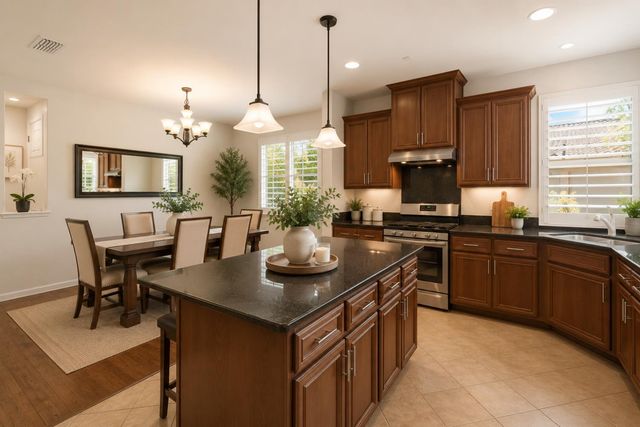 2049 Avignon Ln, Roseville, CA 95747