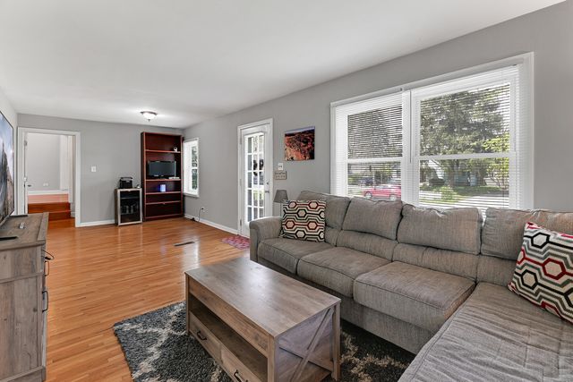 144 E 2nd Avenue, New Lenox, IL 60451