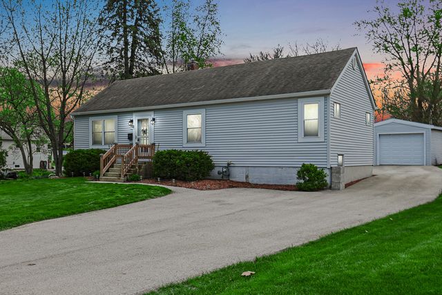 144 E 2nd Avenue, New Lenox, IL 60451