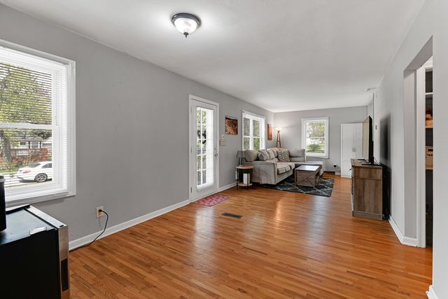 144 E 2nd Avenue, New Lenox, IL 60451