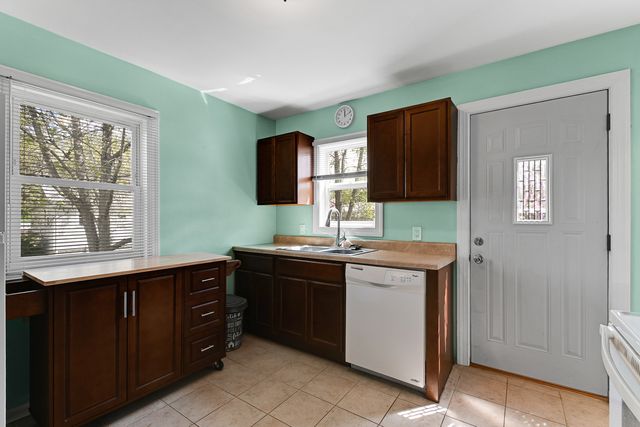 144 E 2nd Avenue, New Lenox, IL 60451