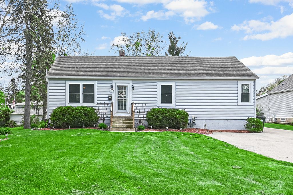 144 E 2nd Avenue, New Lenox, IL 60451