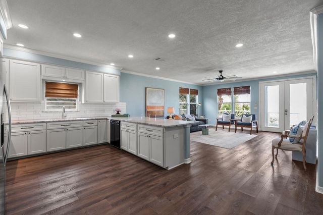 100 Avenue A, San Leon, TX 77539