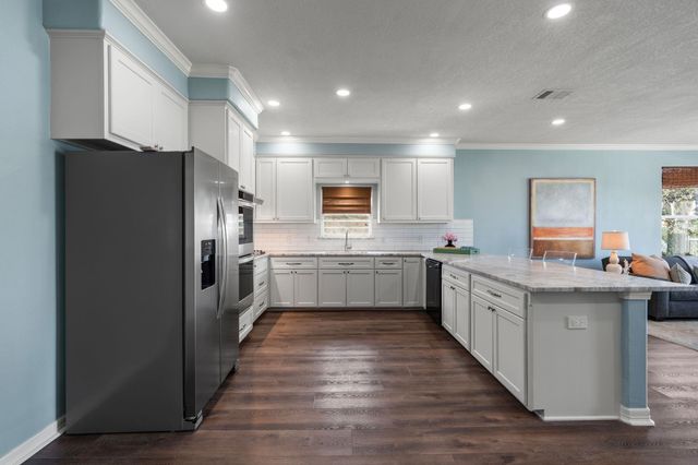 100 Avenue A, San Leon, TX 77539