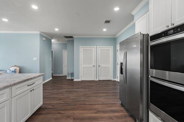 100 Avenue A, San Leon, TX 77539