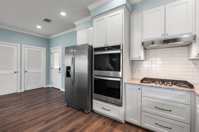 100 Avenue A, San Leon, TX 77539