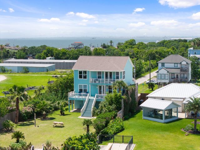 100 Avenue A, San Leon, TX 77539