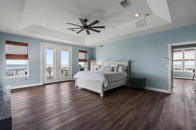 100 Avenue A, San Leon, TX 77539