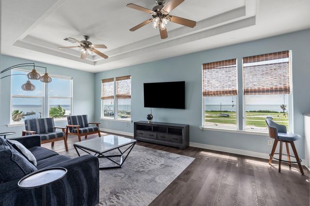 100 Avenue A, San Leon, TX 77539