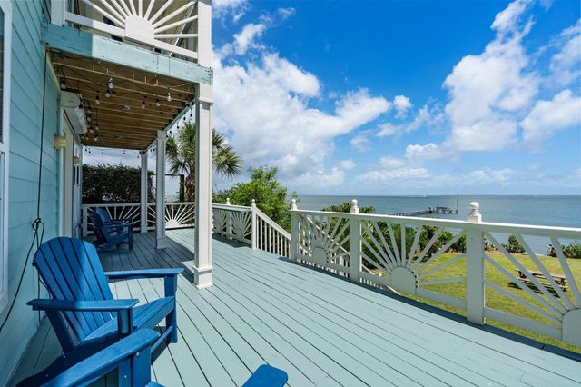 100 Avenue A, San Leon, TX 77539