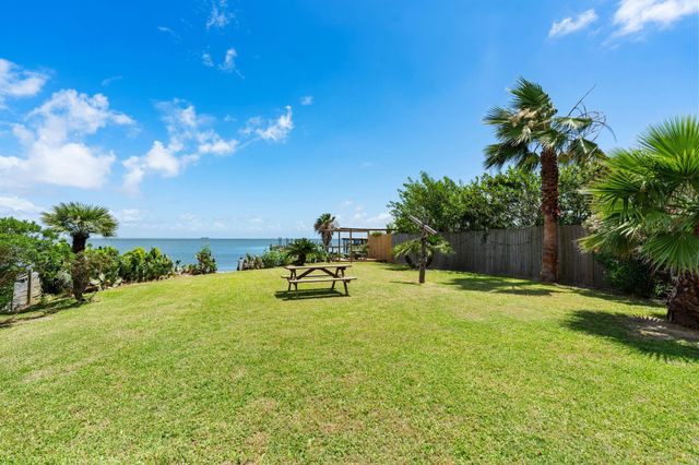 100 Avenue A, San Leon, TX 77539