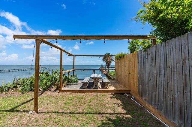 100 Avenue A, San Leon, TX 77539
