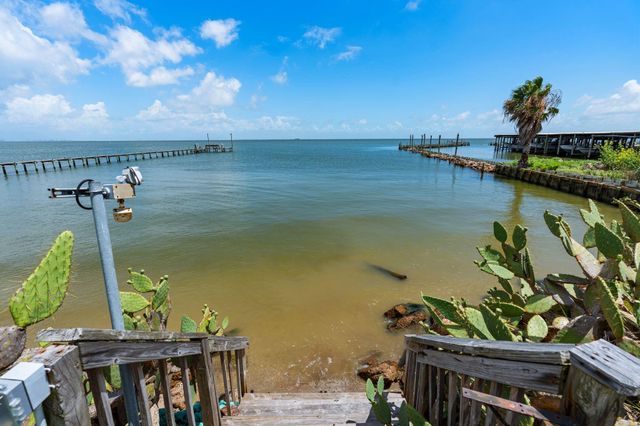 100 Avenue A, San Leon, TX 77539