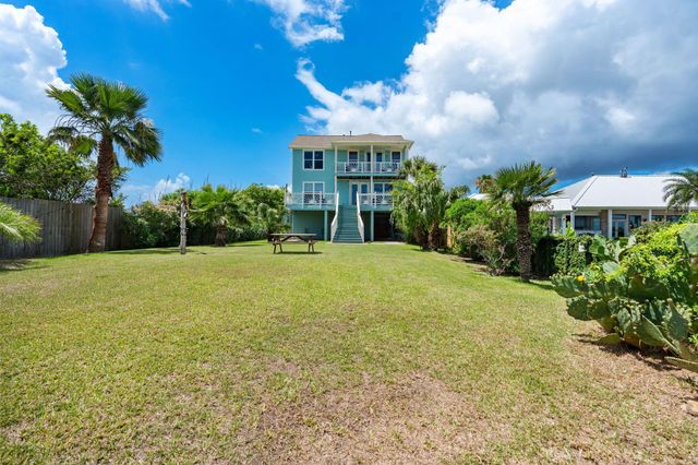 100 Avenue A, San Leon, TX 77539