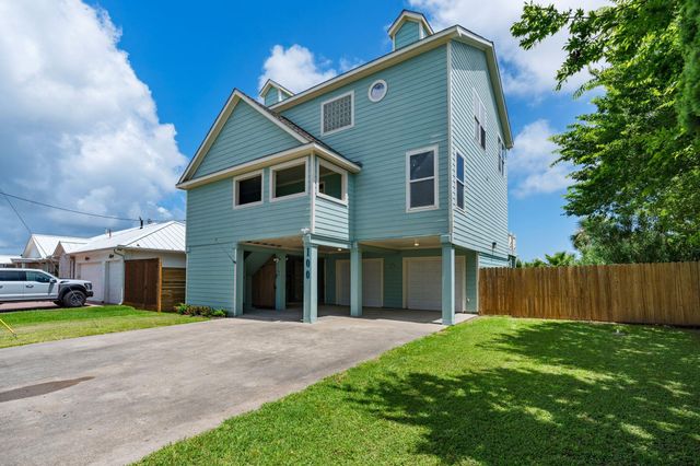 100 Avenue A, San Leon, TX 77539
