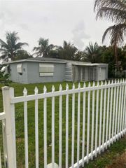 1070 NW 147th St, Miami, FL 33168