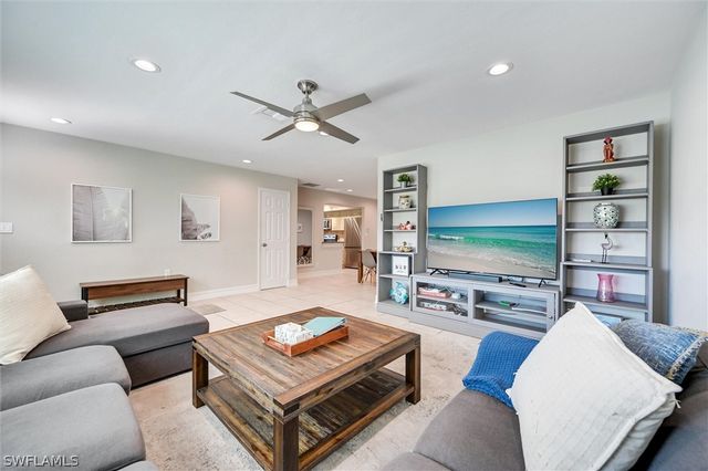 795 94th AVE N, Naples, FL 34108