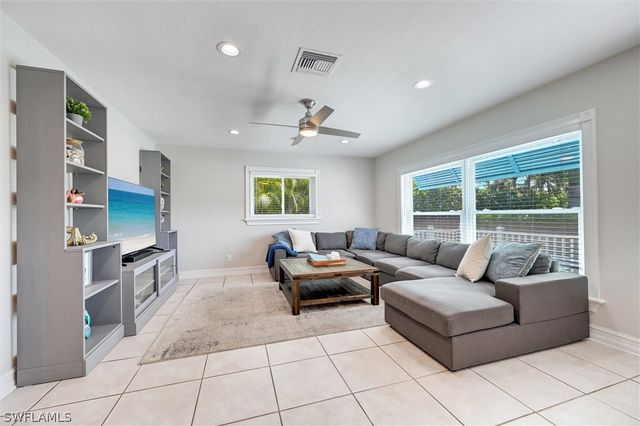 795 94th AVE N, Naples, FL 34108