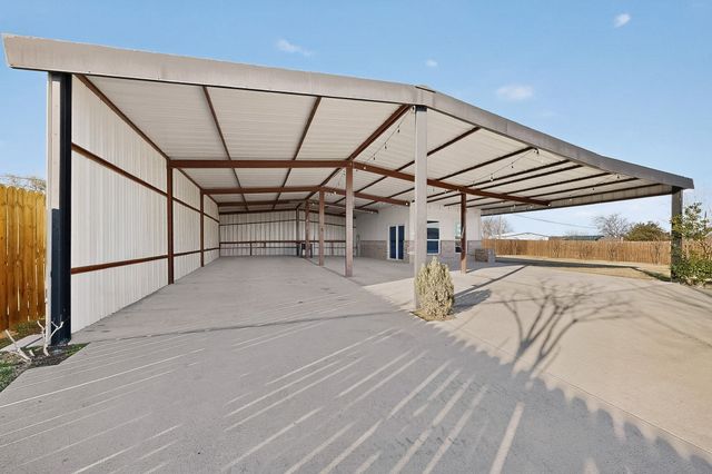 819 Hoss Road, Sanger, TX 76266