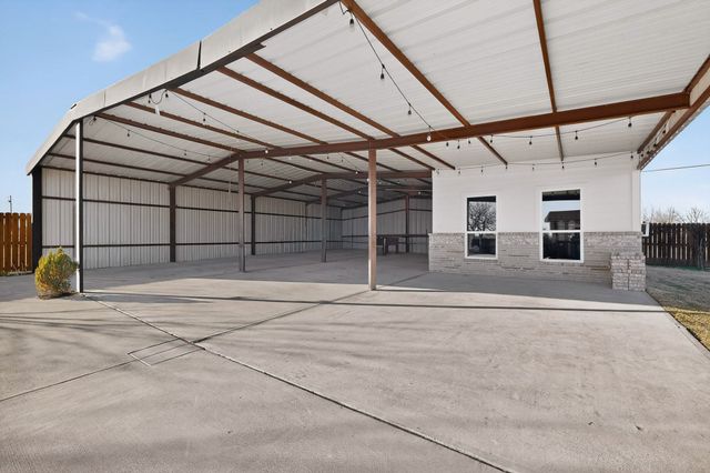 819 Hoss Road, Sanger, TX 76266