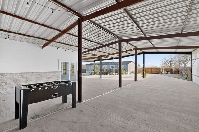 819 Hoss Road, Sanger, TX 76266