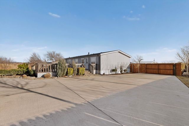 819 Hoss Road, Sanger, TX 76266