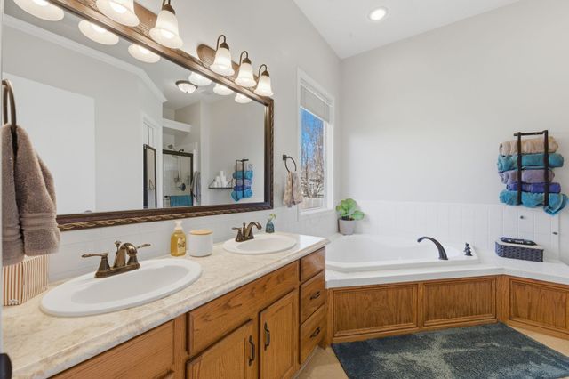 1410 Northpointe Ct, Andover, KS 67002