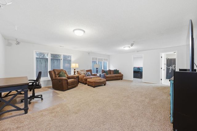 1410 Northpointe Ct, Andover, KS 67002