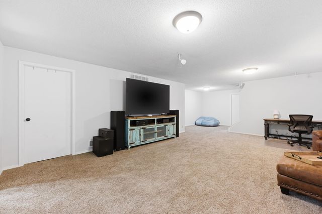 1410 Northpointe Ct, Andover, KS 67002