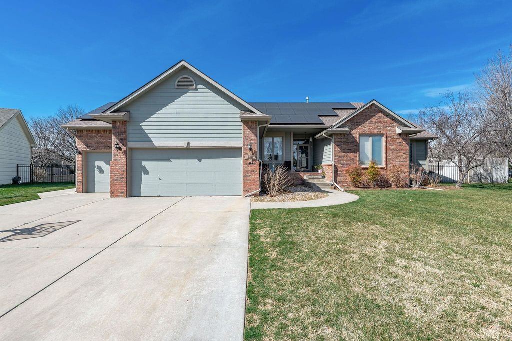 1410 Northpointe Ct, Andover, KS 67002