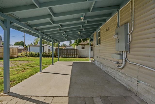 6208 N Whitehouse St, Spokane, WA 99205