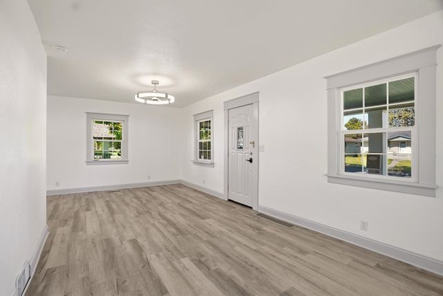 6208 N Whitehouse St, Spokane, WA 99205