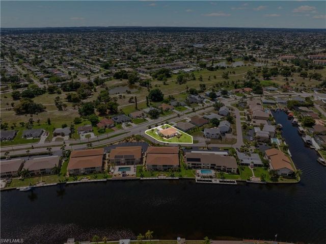 4353 Country Club BLVD B, Cape Coral, FL 33904