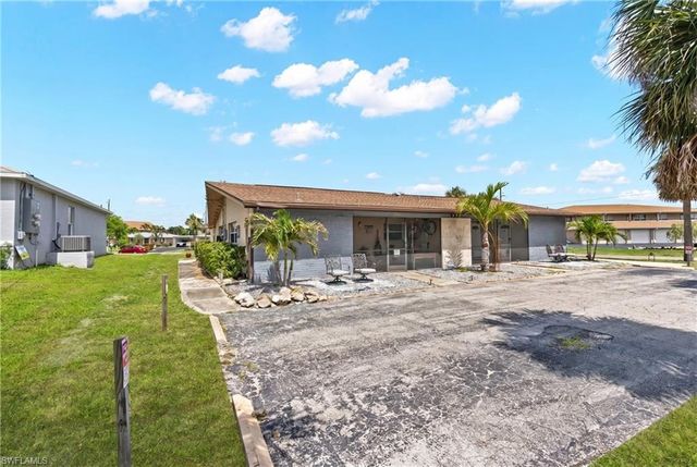 4353 Country Club BLVD B, Cape Coral, FL 33904