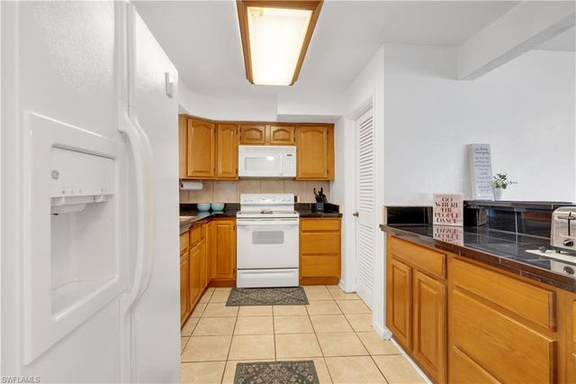 4353 Country Club BLVD B, Cape Coral, FL 33904