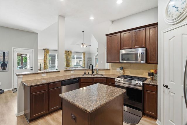 915 Misty Cliff, Dickinson, TX 77539