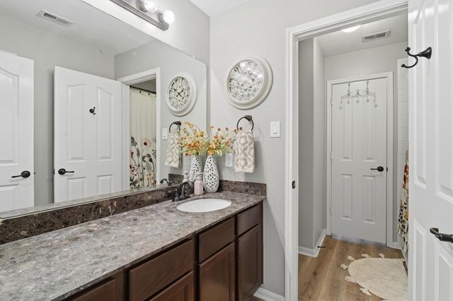 915 Misty Cliff, Dickinson, TX 77539